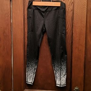 Medium moisture wicking snowfall patterned legging